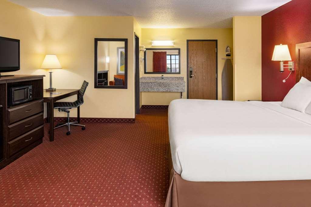 Hotel Baymont By Wyndham Cedar Rapids Habitación foto