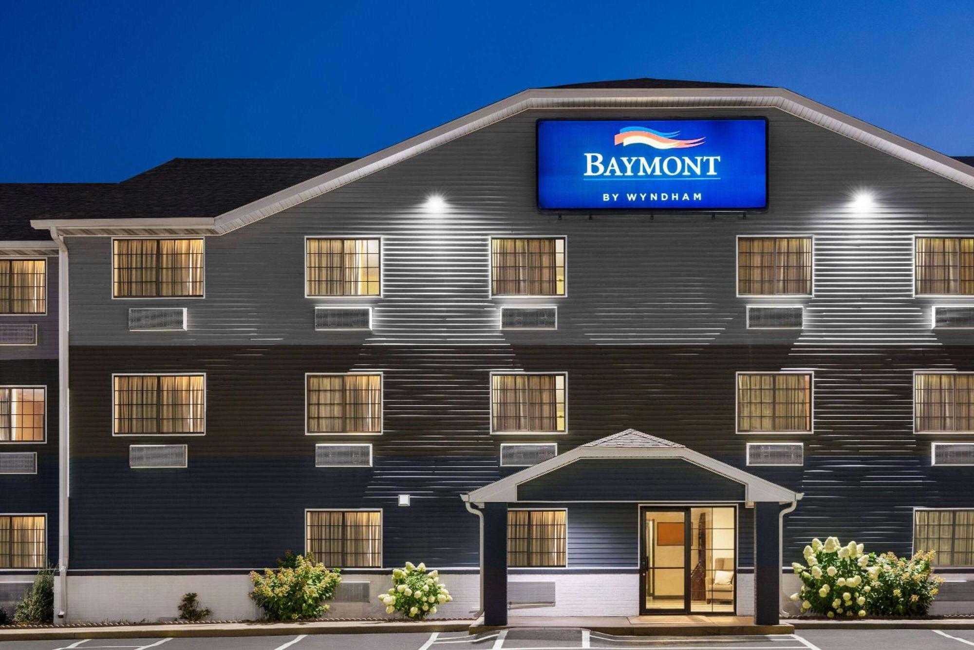 Hotel Baymont By Wyndham Cedar Rapids Exterior foto